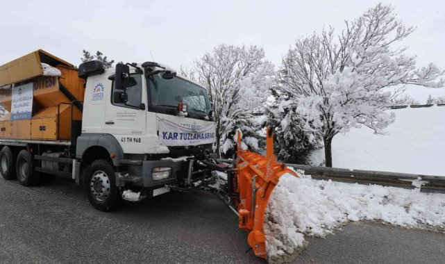 Gebze&#039;de kar mesaisi devam ediyor
