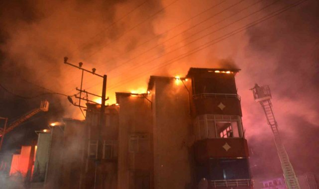 Gecenin karanlığını alevler aydınlattı