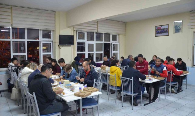 Geleceğin pehlivanları yemekte bir araya geldi