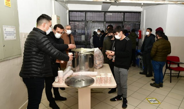 Genç dostu Mamak Belediyesi'nden öğrencilere sıcacık ikram