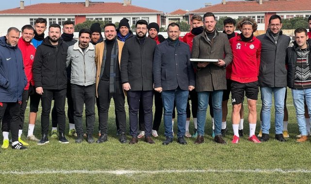 Genç iş insanlarından Turgutluspor'a baklavalı moral ziyaret