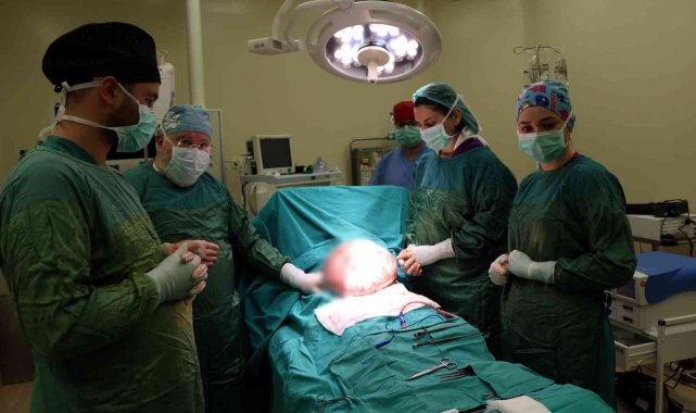Genç kadının karnından 11 kiloya yakın kitle çıktı