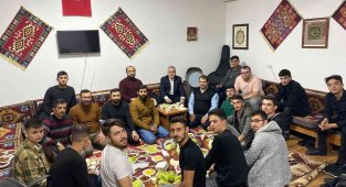 Gençler camileri ziyaret etti