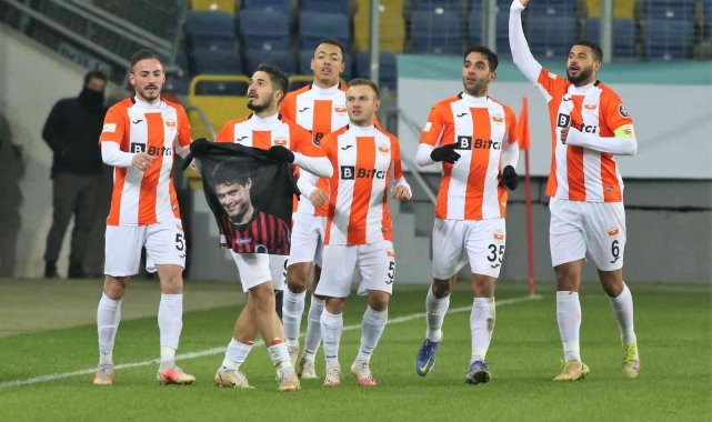 Gençlerbirliği - Adanaspor karşılaşmasında hayatını yitiren futbolcu Ahmet Çalık unutulmadı