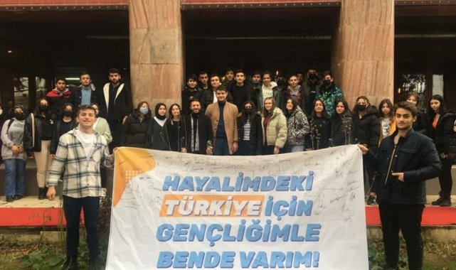 Gençlerden AK Parti&#039;ye büyük ilgi