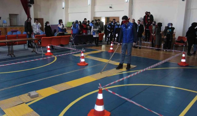 Gençlerden görme engelliler için anlamlı etkinlik