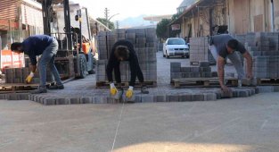 Gıda Çarşısı'nın yolları adım adım yenileniyor