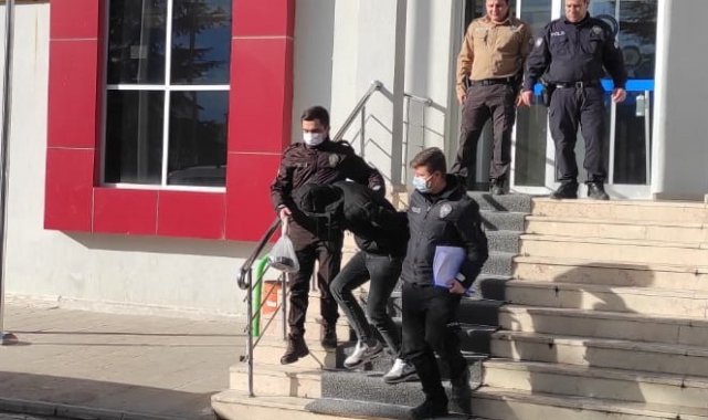 Girdiği evde ne bulduysa çaldı