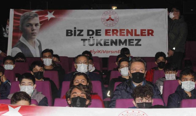 Giresun'da Eren isimli 45 öğrenci 'Kesişme; İyi Ki Varsın Eren' filmini birlikte izledi