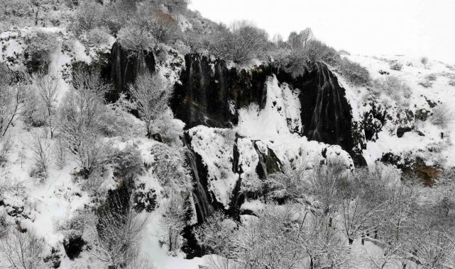 Girlevik şelalesi, kış aylarında karla bir başka güzel