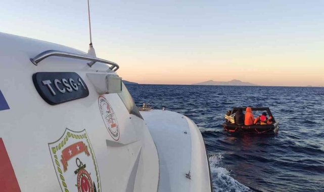 Göçmenleri denizin ortasına bıraktılar