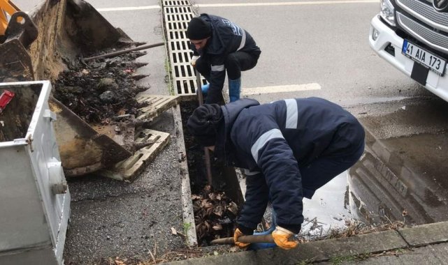 Gölcük'te mazgallar ve yollar periyodik olarak temizleniyor