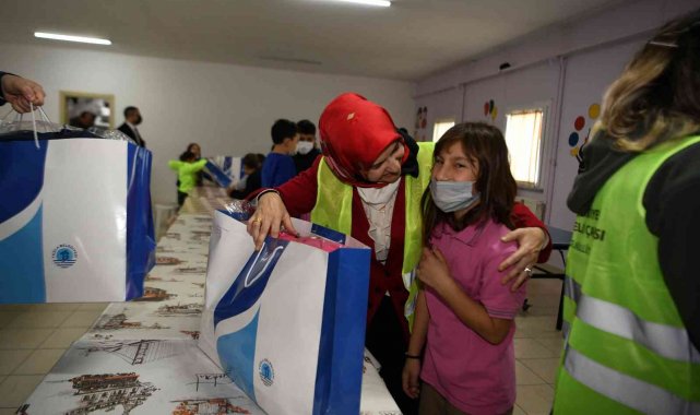 Gönül Elleri Çarşısı&#039;ndan Bigalı öğrencilere yeni yıl hediyesi