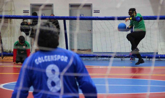 Görme engelli bireyler, Goalball Turnuvası&#039;nda kıyasıya mücadele etti