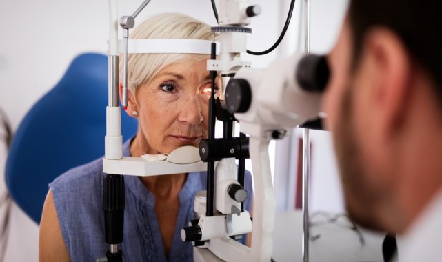 Göz tansiyonu akıllı lens ameliyatı olmaya engel