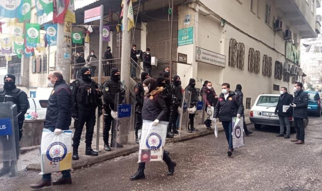 Gözaltına alınan DBP İl Başkanı Seval Gülmez, serbest bırakılarak izolasyona alındı