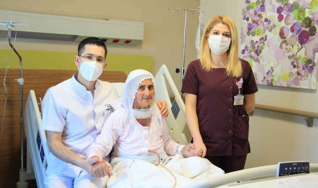 Guatr hastası iki kız kardeş, Fethi Sekin Şehir Hastanesindeki operasyonla sağlıklarına kavuştu