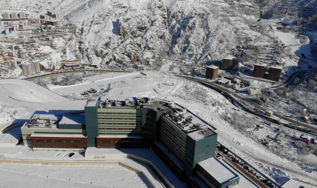 Gümüşhane Devlet Hastanesi'nde yol sorunu çözüm bekliyor