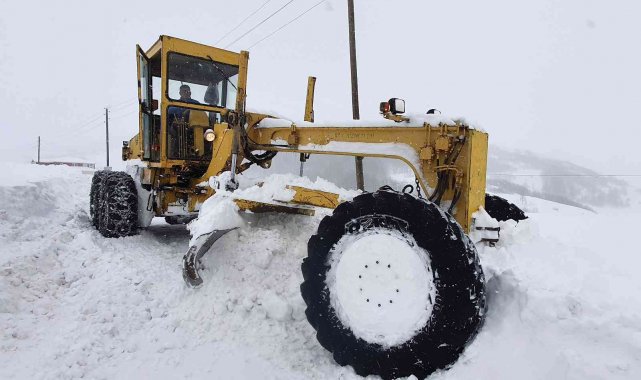 Gümüşhane&#039;nin zorlu coğrafyasında karla mücadele çalışmaları devam ediyor