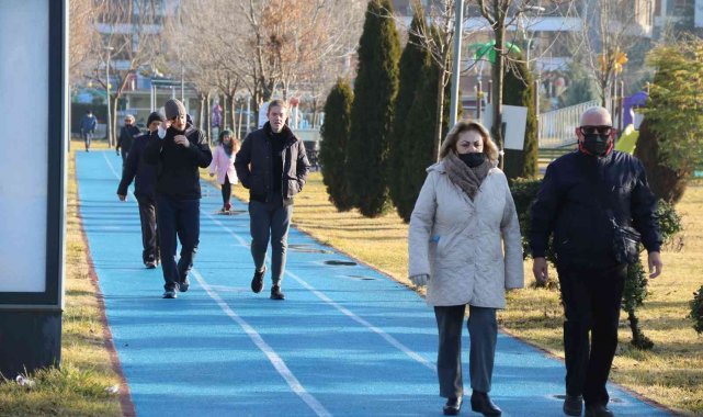 Güneşli hafta sonu sabahını yürüyüşle geçirdiler