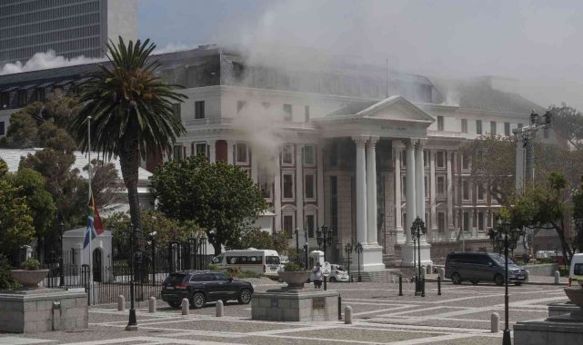 Güney Afrika parlamentosundaki yangının şüphelisine "terör" suçlaması
