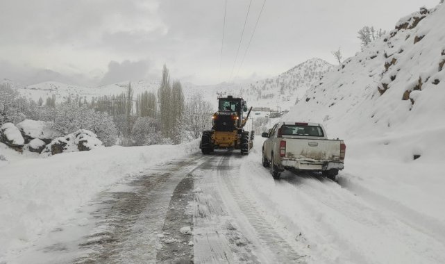 Güneydoğu&#039;da kar esareti sürüyor, kar kalınlığı yer yer 2 metreyi buldu