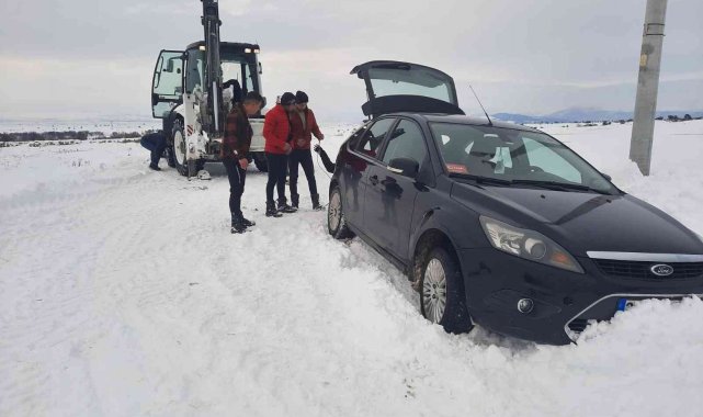 Habere giderken yolda kalan İHA muhabirine özel idare desteği