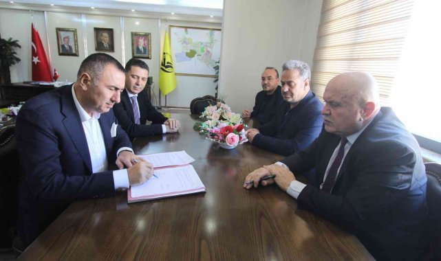 Hacı Kıyasi Şentürk Camii ve Külliyesi'nin belediyeye devri için protokol imzalandı