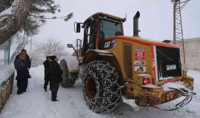 Hacılar&#039;da yoğun kar mesaisi sürüyor