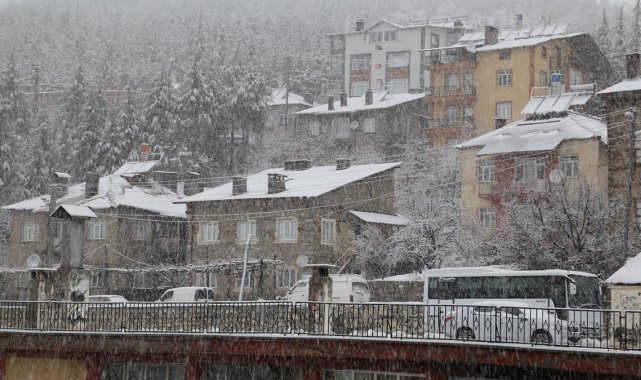Hadim'de kar yağışı etkili oluyor
