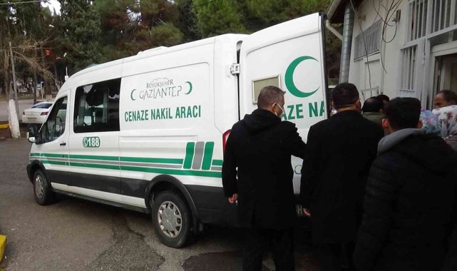 Hafriyat kamyonunun sürüklediği otomobilin sürücüsü öldü