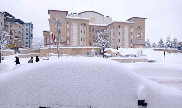 Hakkari kara gömüldü