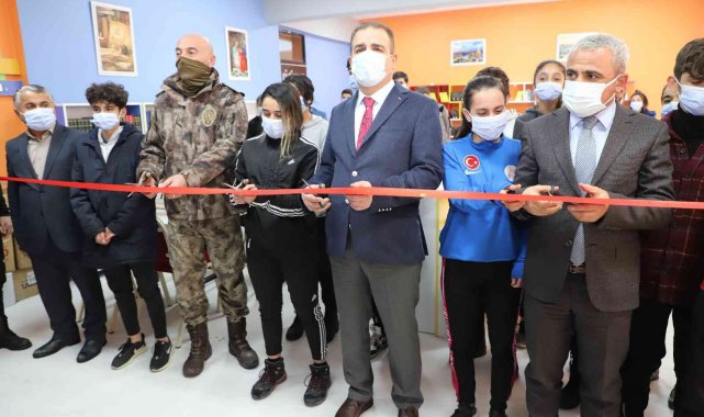 Hakkari Valisi Akbıyık: &quot;Birinci vazifemiz eğitim&quot;