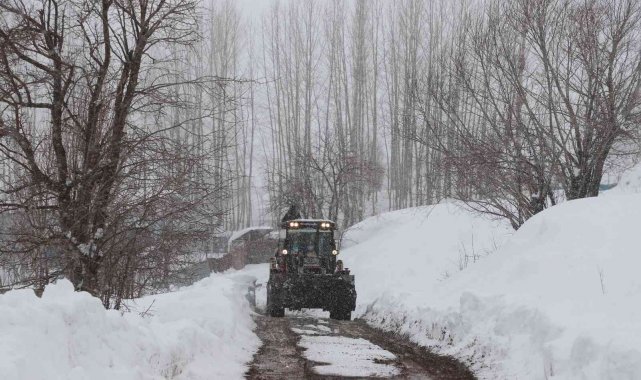Hakkari&#039;de 112 yerleşim yerinin yolu ulaşıma kapandı