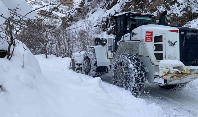 Hakkari&#039;de 285 yerleşim yerinin yolu ulaşıma kapandı