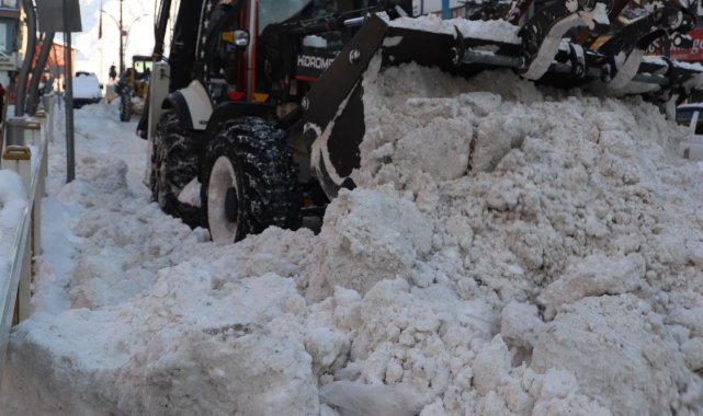 Hakkari'de 52 yerleşim yerinin yolu ulaşıma kapandı
