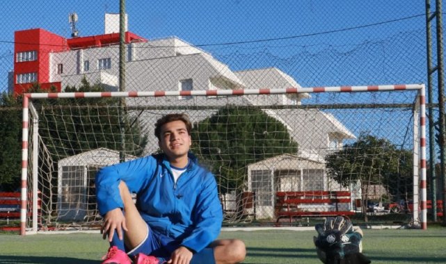 Halı sahalarda 'Para verdim kaleye geçmem' diyenler önce onu arıyor