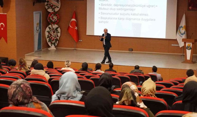 Haliliye'de anne ve babalara seminer