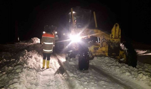 Haliliye'de ekiplerin gece kar mesaisi