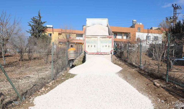 Haliliye&#039;de yollar çamurdan kurtuluyor