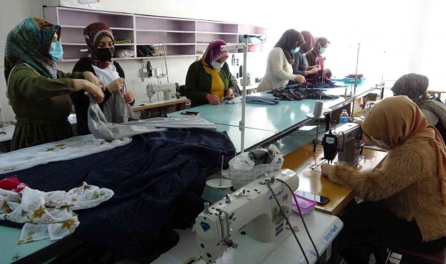 Halk eğitim kursları ile hayallerini gerçekleştiriyorlar