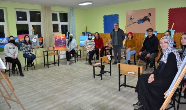 Halk eğitim kursları öğretmenleri ressam yaptı