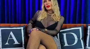 Hande Sarıoğlu: ''Her yer meme dolu zaten''