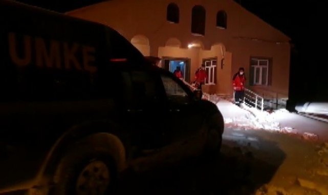 Hastalanan bebek için UMKE'nin 6 saatlik kar mücadelesi