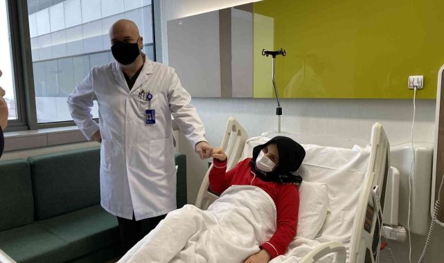 Hastasını önce ameliyat etti, sonra kendi kanıyla hayat verdi