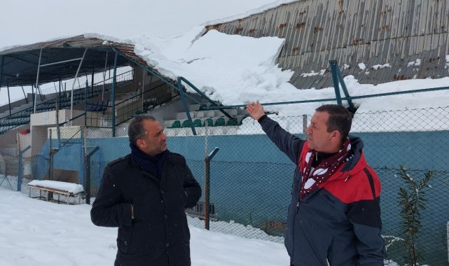 Hatay'da kardan tribünün çatısı çöktü