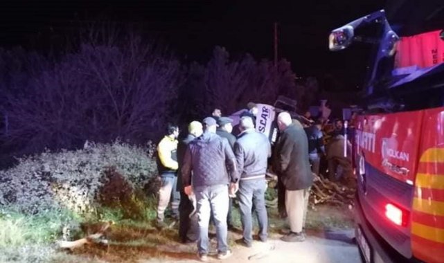 Hatay'da tır, traktöre çarptı, sıkışan sürücü kurtarıldı