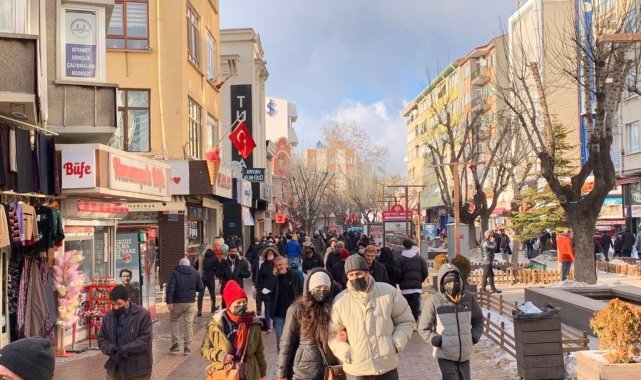 Hava yumuşadı, Eskişehirliler sokağa akın etti