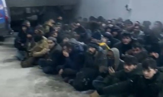 Havalandırma bacasından buhar çıkan kamyonda 174 düzensiz göçmen yakalandı