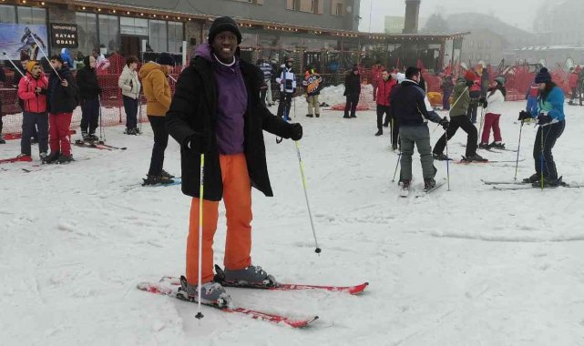 Hayatında ilk defa kar gören Afrikalı genç sevinçten havalara uçtu